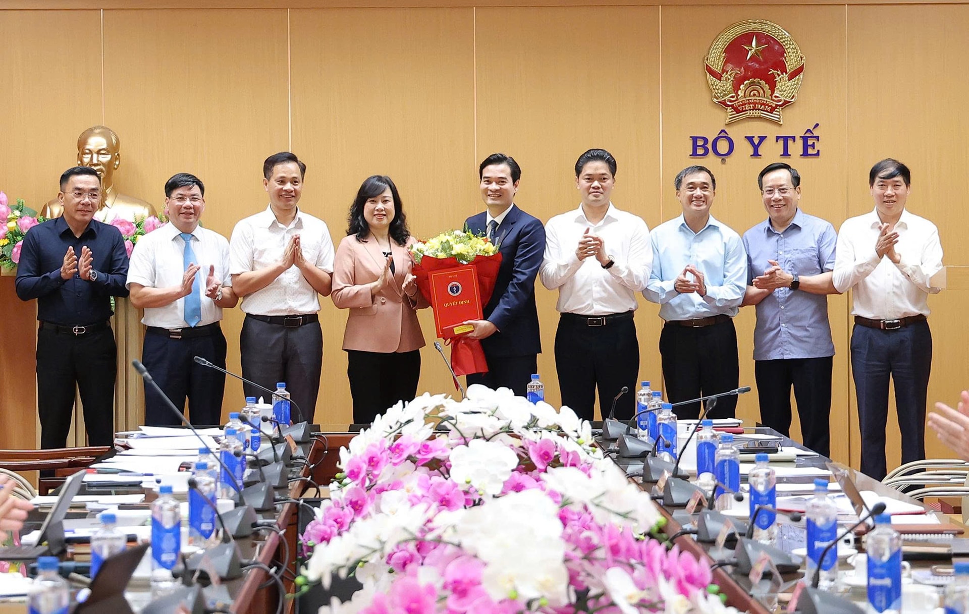 Bộ trưởng Bộ Y tế Đào Hồng Lan trao quyết định bổ nhiệm Cục trưởng Cục An toàn thực phẩm- Ảnh 4. Bộ trưởng Bộ Y tế Đào Hồng Lan trao quyết định bổ nhiệm Cục trưởng Cục An toàn thực phẩm- Ảnh 4.