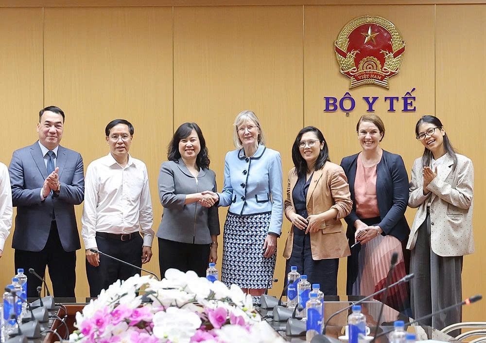 Bộ trưởng Đào Hồng Lan tiếp, làm việc với Đại sứ Úc Gillian Bird về thúc đẩy hợp tác y tế- Ảnh 4. Bộ trưởng Đào Hồng Lan tiếp, làm việc với Đại sứ Úc Gillian Bird về thúc đẩy hợp tác y tế- Ảnh 4.