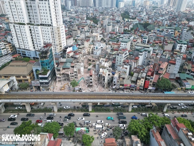 Cận cảnh loạt công trình mặt đường Nguyễn Trãi được tháo dỡ làm đường Vành đai 2,5- Ảnh 2. Cận cảnh loạt công trình mặt đường Nguyễn Trãi được tháo dỡ làm đường Vành đai 2,5- Ảnh 2.