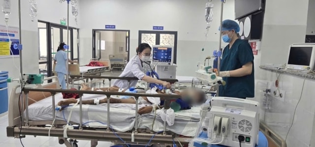Bộ đôi ‘báo động đỏ liên viện’ và bác sĩ luân phiên cứu nhiều ca nguy kịch ở TPHCM- Ảnh 1.