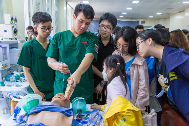 Đào tạo Y khoa: Hệ lụy từ những 'điểm gãy' kiến thức nền tảng- Ảnh 4. Đào tạo Y khoa: Hệ lụy từ những 'điểm gãy' kiến thức nền tảng- Ảnh 4.