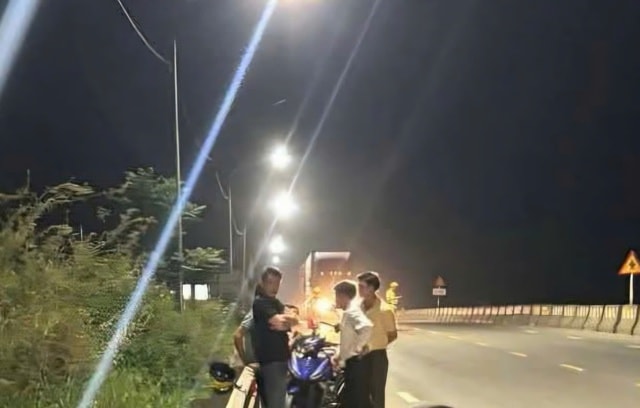 Thai phụ tử vong thương tâm sau tai nạn trên đường tránh Huế- Ảnh 1. Thai phụ tử vong thương tâm sau tai nạn trên đường tránh Huế- Ảnh 1.