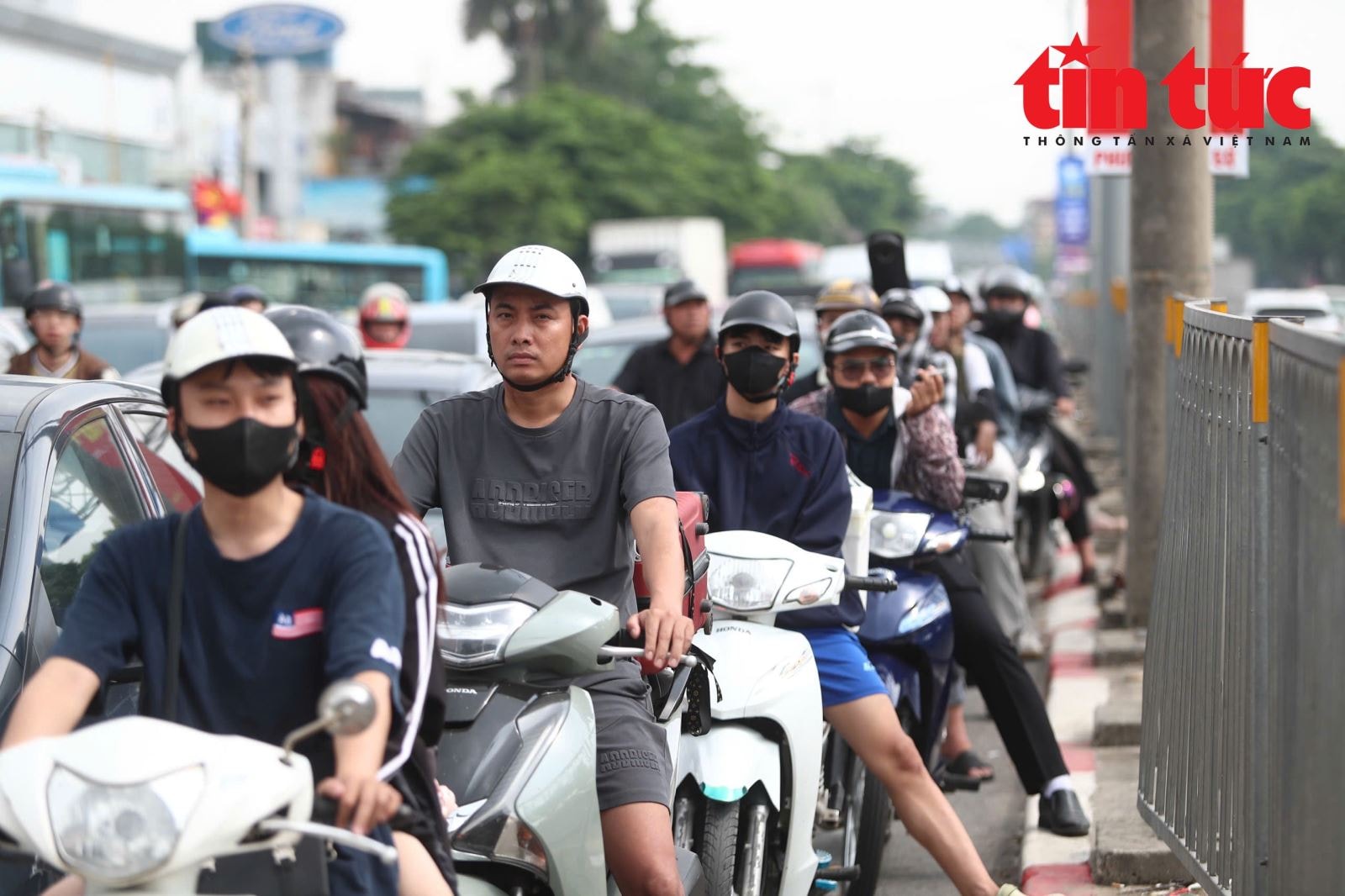 Hà Nội dự kiến các mức hỗ trợ người dân chuyển xe máy xăng sang xe điện- Ảnh 1. Hà Nội dự kiến các mức hỗ trợ người dân chuyển xe máy xăng sang xe điện- Ảnh 1.