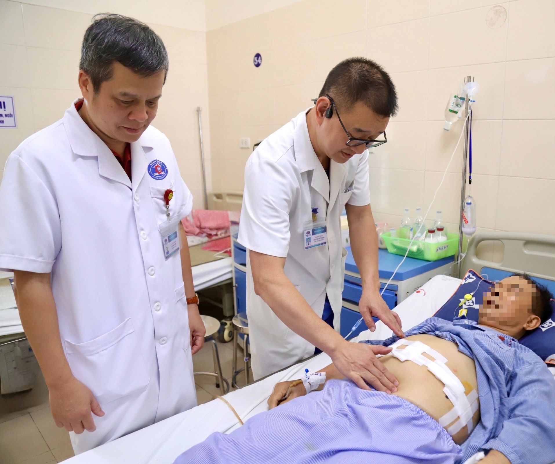 Nam bệnh nhân phát hiện ung thư tuyến tiền liệt từ triệu chứng tiểu khó, tiểu buốt- Ảnh 2.