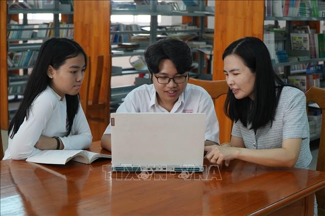 Nhóm học sinh Đồng Nai thiết kế thiết bị giúp xác định chính xác huyệt đạo- Ảnh 4. Nhóm học sinh Đồng Nai thiết kế thiết bị giúp xác định chính xác huyệt đạo- Ảnh 4.