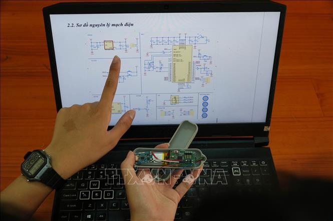 Nhóm học sinh Đồng Nai thiết kế thiết bị giúp xác định chính xác huyệt đạo- Ảnh 3. Nhóm học sinh Đồng Nai thiết kế thiết bị giúp xác định chính xác huyệt đạo- Ảnh 3.