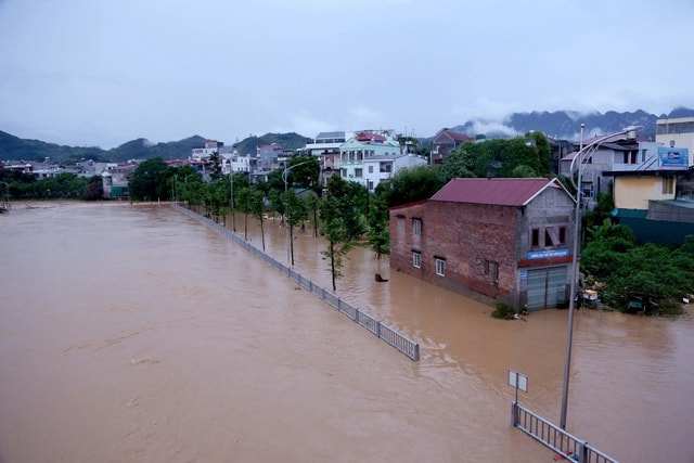 So sánh mô hình AI và con người trong dự báo lũ: Câu trả lời bất ngờ- Ảnh 1. So sánh mô hình AI và con người trong dự báo lũ: Câu trả lời bất ngờ- Ảnh 1.