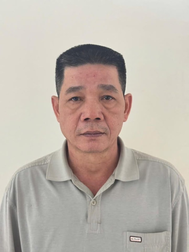 Bố vợ đòi lại xe ô tô, con rể nằm 'ăn vạ' trên nắp capo, hai bố con bị khởi tố- Ảnh 3.