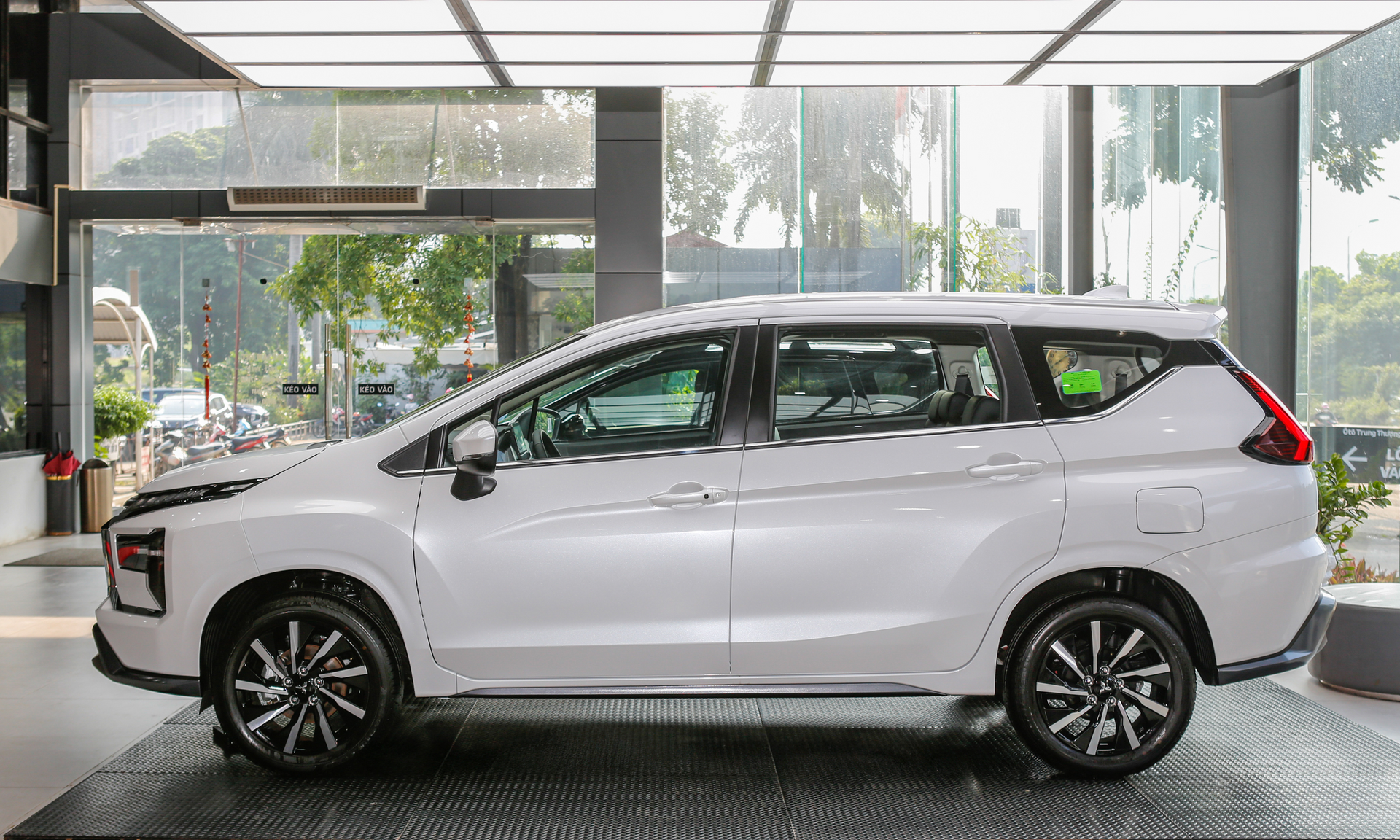 Mitsubishi Xpander tiếp tục là mẫu xe gia đình được ưa chuộng.