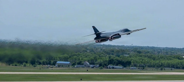 Oanh tạc cơ B-1B Mỹ tái xuất kích sau khi được chữa 'xương sống'- Ảnh 1.
