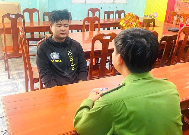 Thiếu niên 19 tuổi đeo khẩu trang, cầm dao cướp 300.000 đồng ở Bách Hóa Xanh- Ảnh 2. Thiếu niên 19 tuổi đeo khẩu trang, cầm dao cướp 300.000 đồng ở Bách Hóa Xanh- Ảnh 2.