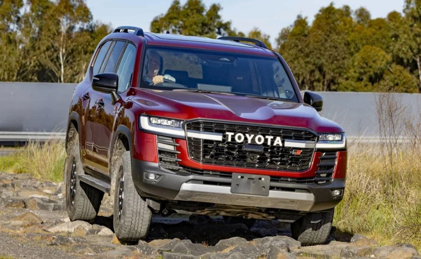 Toyota Land Cruiser mạnh nhất lịch sử có giá tiệm cận Lexus LX 700h - 1