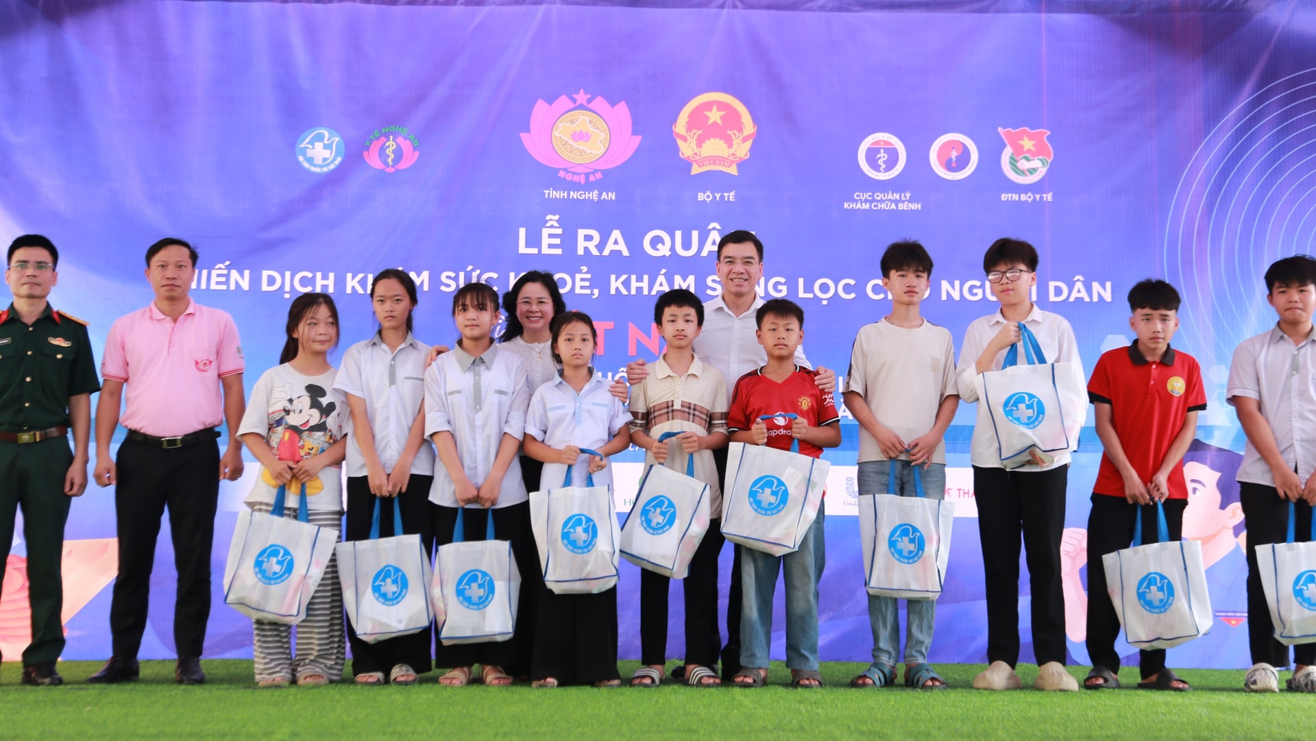 Bộ trưởng Đào Hồng Lan: Chăm sóc sức khỏe người dân từ sớm, từ xa và ngay tại cơ sở- Ảnh 7.