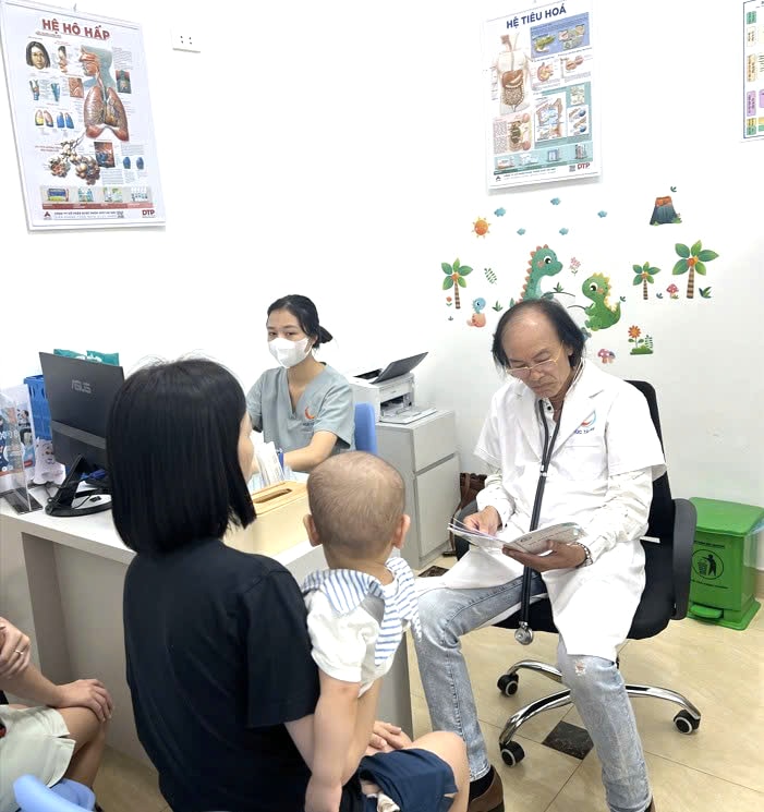 GS Nguyễn Tiến Dũng: Trẻ được bao bọc, sống 'quá sạch' chưa chắc đã tốt- Ảnh 1.