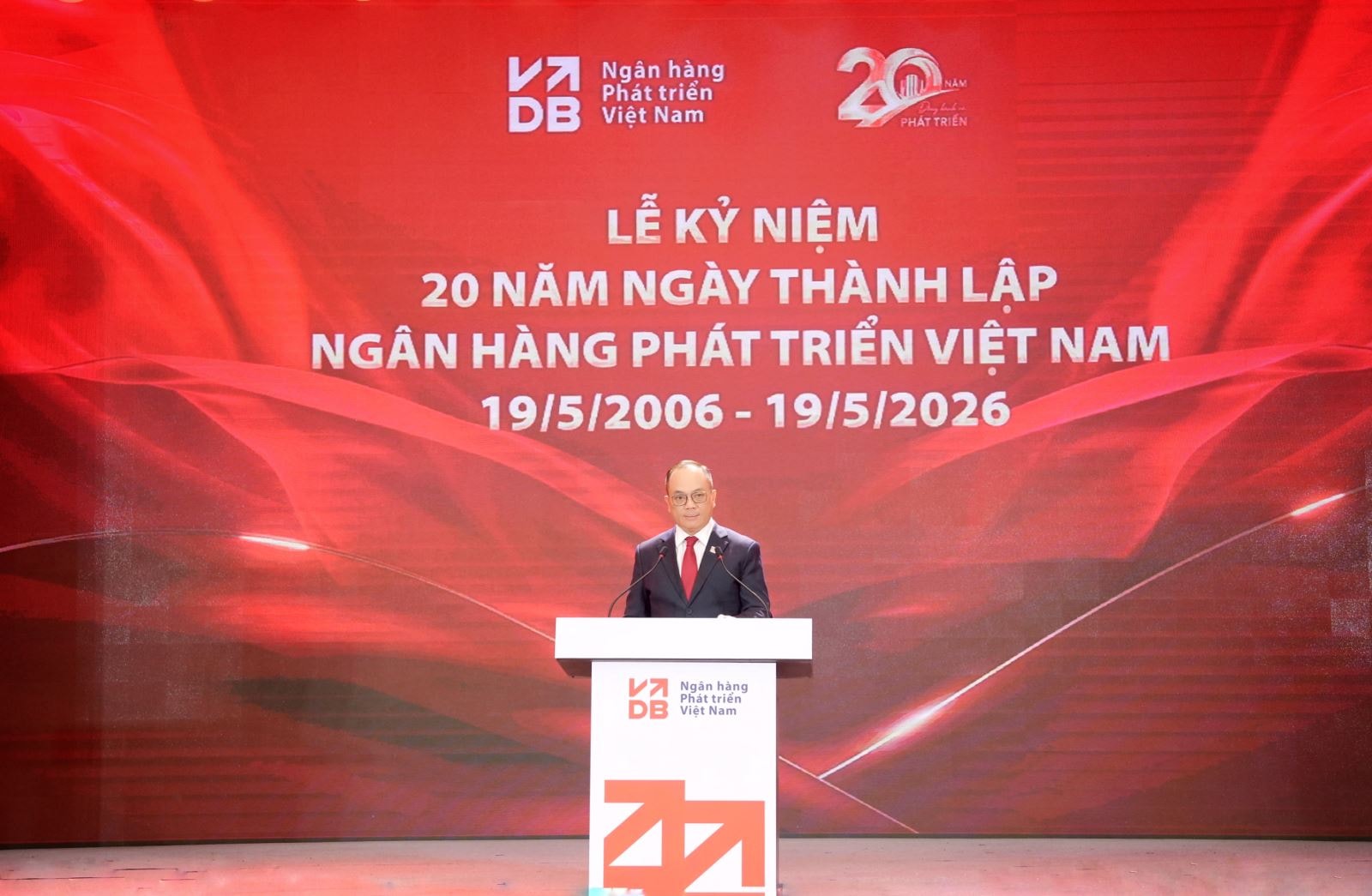 VDB kỷ niệm 20 năm thành lập: Khẳng định vai trò định chế tài chính phát triển của Nhà nước- Ảnh 2. VDB kỷ niệm 20 năm thành lập: Khẳng định vai trò định chế tài chính phát triển của Nhà nước- Ảnh 2.
