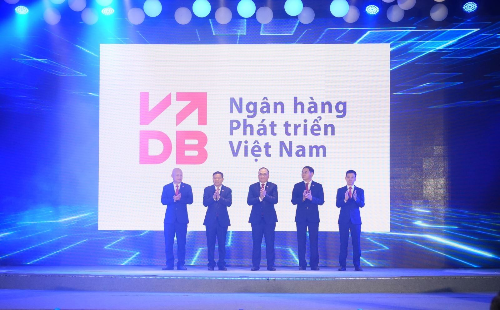 VDB kỷ niệm 20 năm thành lập: Khẳng định vai trò định chế tài chính phát triển của Nhà nước- Ảnh 5. VDB kỷ niệm 20 năm thành lập: Khẳng định vai trò định chế tài chính phát triển của Nhà nước- Ảnh 5.
