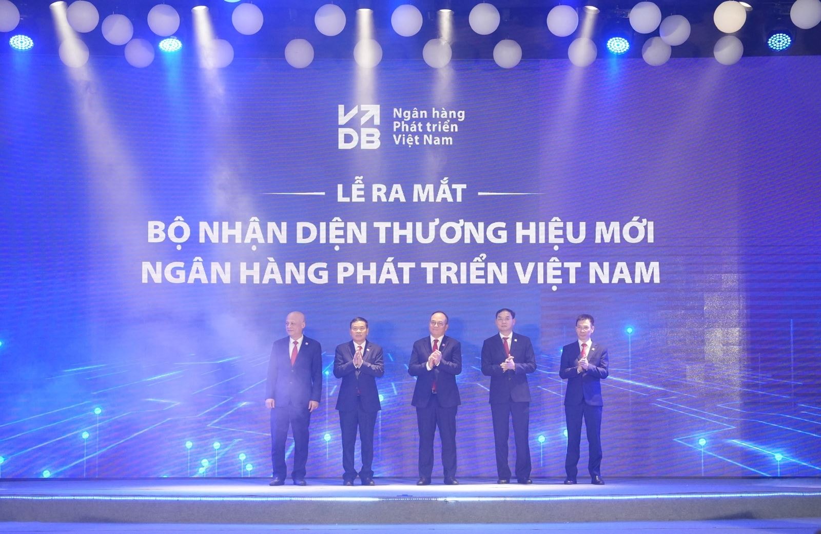 VDB kỷ niệm 20 năm thành lập: Khẳng định vai trò định chế tài chính phát triển của Nhà nước- Ảnh 6. VDB kỷ niệm 20 năm thành lập: Khẳng định vai trò định chế tài chính phát triển của Nhà nước- Ảnh 6.