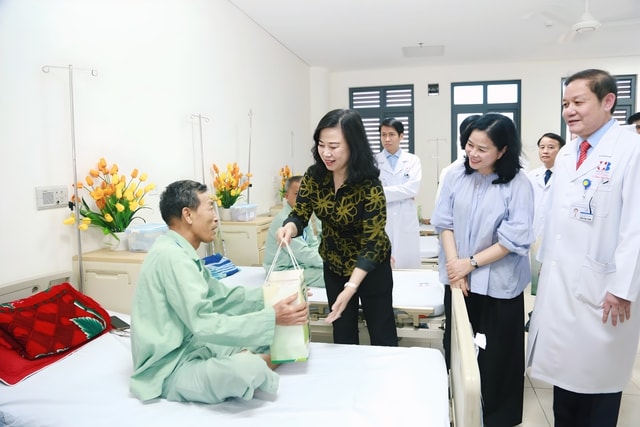 Bộ trưởng Bộ Y tế Đào Hồng Lan: Nghệ An cần đẩy mạnh tầm soát ung thư, chăm sóc sức khỏe 'từ sớm, từ xa'- Ảnh 3.