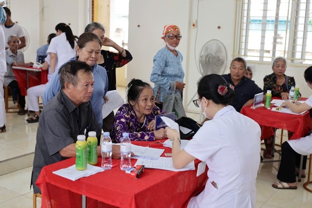 Khởi động 2 hành trình lớn 'Tôi yêu Tổ quốc tôi' và 'Thầy thuốc trẻ làm theo lời Bác'- Ảnh 8.