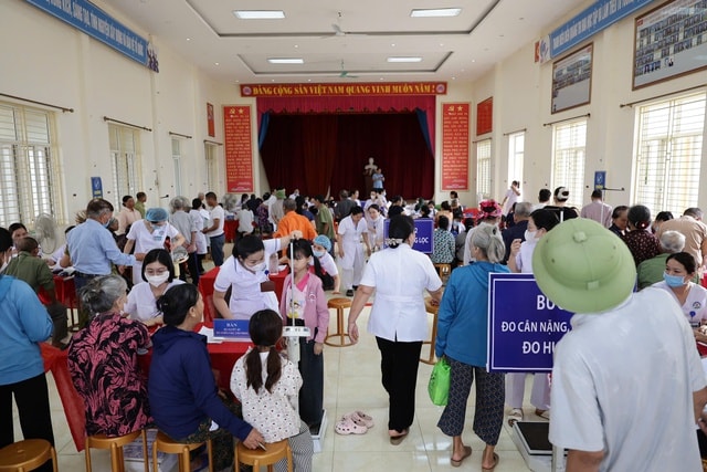 Khởi động 2 hành trình lớn 'Tôi yêu Tổ quốc tôi' và 'Thầy thuốc trẻ làm theo lời Bác'- Ảnh 9.