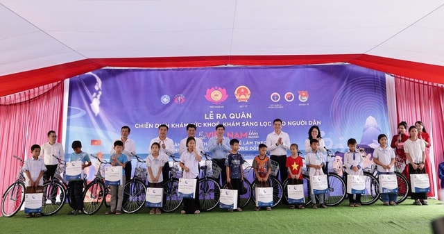 Khởi động 2 hành trình lớn 'Tôi yêu Tổ quốc tôi' và 'Thầy thuốc trẻ làm theo lời Bác'- Ảnh 6.