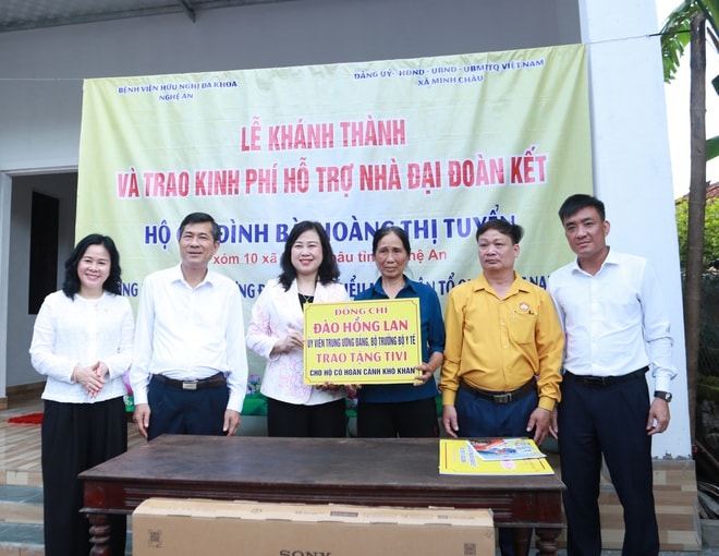 Bộ trưởng Đào Hồng Lan: Chăm sóc sức khỏe người dân từ sớm, từ xa và ngay tại cơ sở- Ảnh 15.