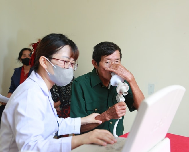 Bộ trưởng Đào Hồng Lan: Chăm sóc sức khỏe người dân từ sớm, từ xa và ngay tại cơ sở- Ảnh 11.
