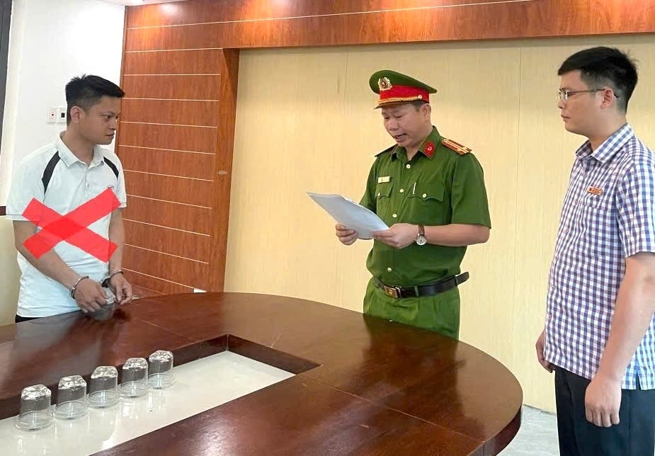 Khoe có mối quan hệ quen biết, nguyên cán bộ ở Hải Dương lừa gần 200 triệu- Ảnh 1. Khoe có mối quan hệ quen biết, nguyên cán bộ ở Hải Dương lừa gần 200 triệu- Ảnh 1.