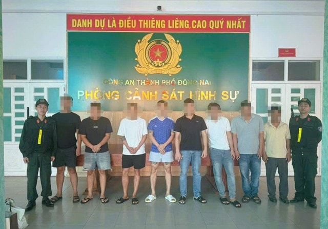 Triệt phá đường dây cá độ bóng đá trên website 'Bong88', bắt giữ 12 đối tượng- Ảnh 1. Triệt phá đường dây cá độ bóng đá trên website 'Bong88', bắt giữ 12 đối tượng- Ảnh 1.