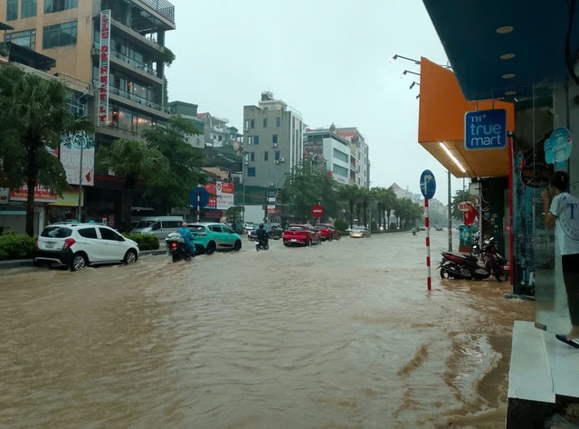 Mưa lớn ở Quảng Ninh gây ngập lụt, sạt lở nhiều nơi- Ảnh 7. Mưa lớn ở Quảng Ninh gây ngập lụt, sạt lở nhiều nơi- Ảnh 7.