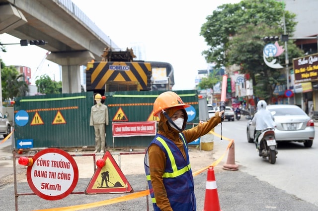 Hà Nội chốt hạn tháo rào thi công dự án chống ngập, hoàn trả mặt đường nhiều tuyến phố- Ảnh 2. Hà Nội chốt hạn tháo rào thi công dự án chống ngập, hoàn trả mặt đường nhiều tuyến phố- Ảnh 2.