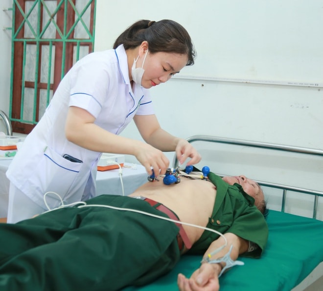 Hơn 15.000 người dân Nghệ An được khám sức khỏe miễn phí trong ngày đầu ra quân- Ảnh 11. Hơn 15.000 người dân Nghệ An được khám sức khỏe miễn phí trong ngày đầu ra quân- Ảnh 11.
