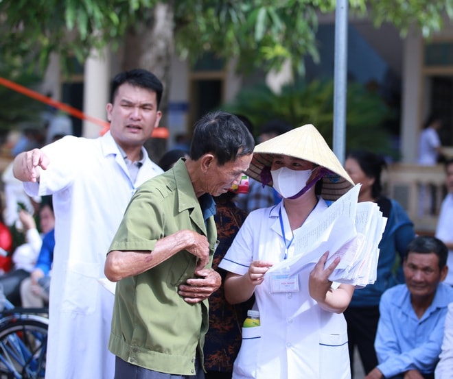 Hơn 15.000 người dân Nghệ An được khám sức khỏe miễn phí trong ngày đầu ra quân- Ảnh 6. Hơn 15.000 người dân Nghệ An được khám sức khỏe miễn phí trong ngày đầu ra quân- Ảnh 6.