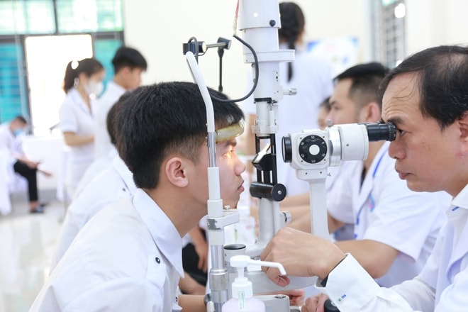 Hơn 15.000 người dân Nghệ An được khám sức khỏe miễn phí trong ngày đầu ra quân- Ảnh 13. Hơn 15.000 người dân Nghệ An được khám sức khỏe miễn phí trong ngày đầu ra quân- Ảnh 13.
