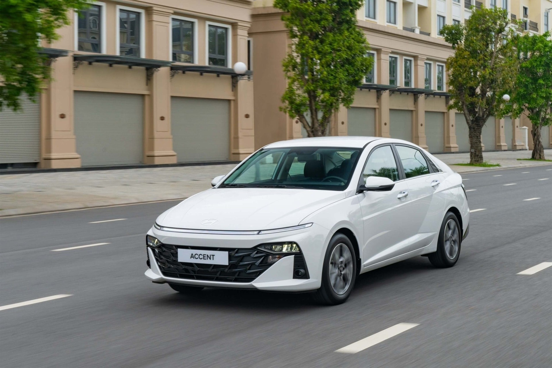Hyundai Accent ghi nhận mức giảm tốc đáng kể khi rơi xuống vị trí thứ tư.