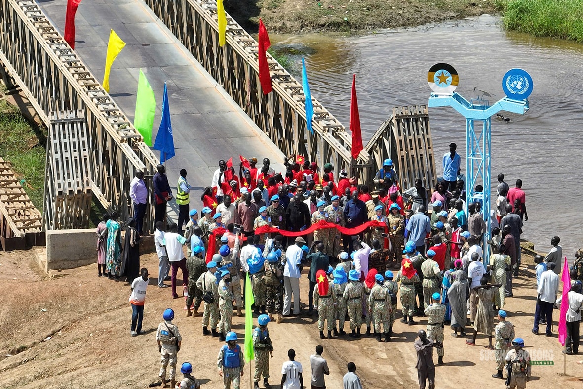Giữa vùng đất khô cằn Abyei, người lính mũ nồi xanh Việt Nam 'gieo mầm' nhân ái- Ảnh 3.