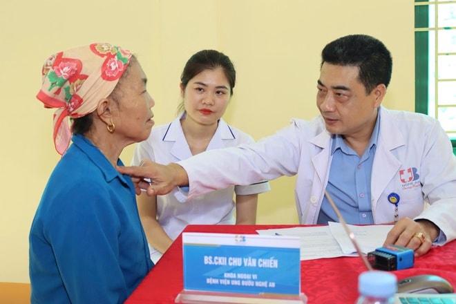 Y tế Nghệ An đưa chăm sóc sức khỏe đến bản làng xa- Ảnh 4. Y tế Nghệ An đưa chăm sóc sức khỏe đến bản làng xa- Ảnh 4.