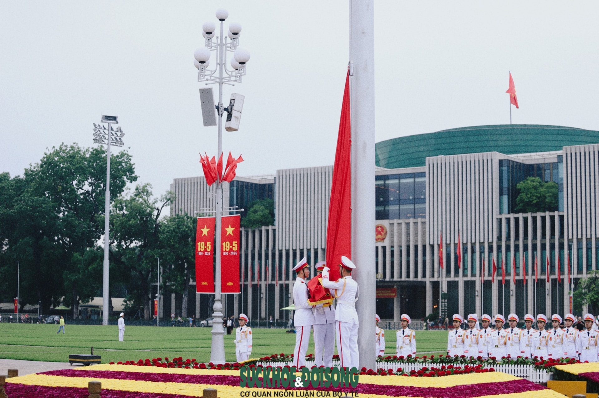 Cận cảnh lễ thượng cờ tại Lăng Bác những ngày tháng 5 lịch sử- Ảnh 6.