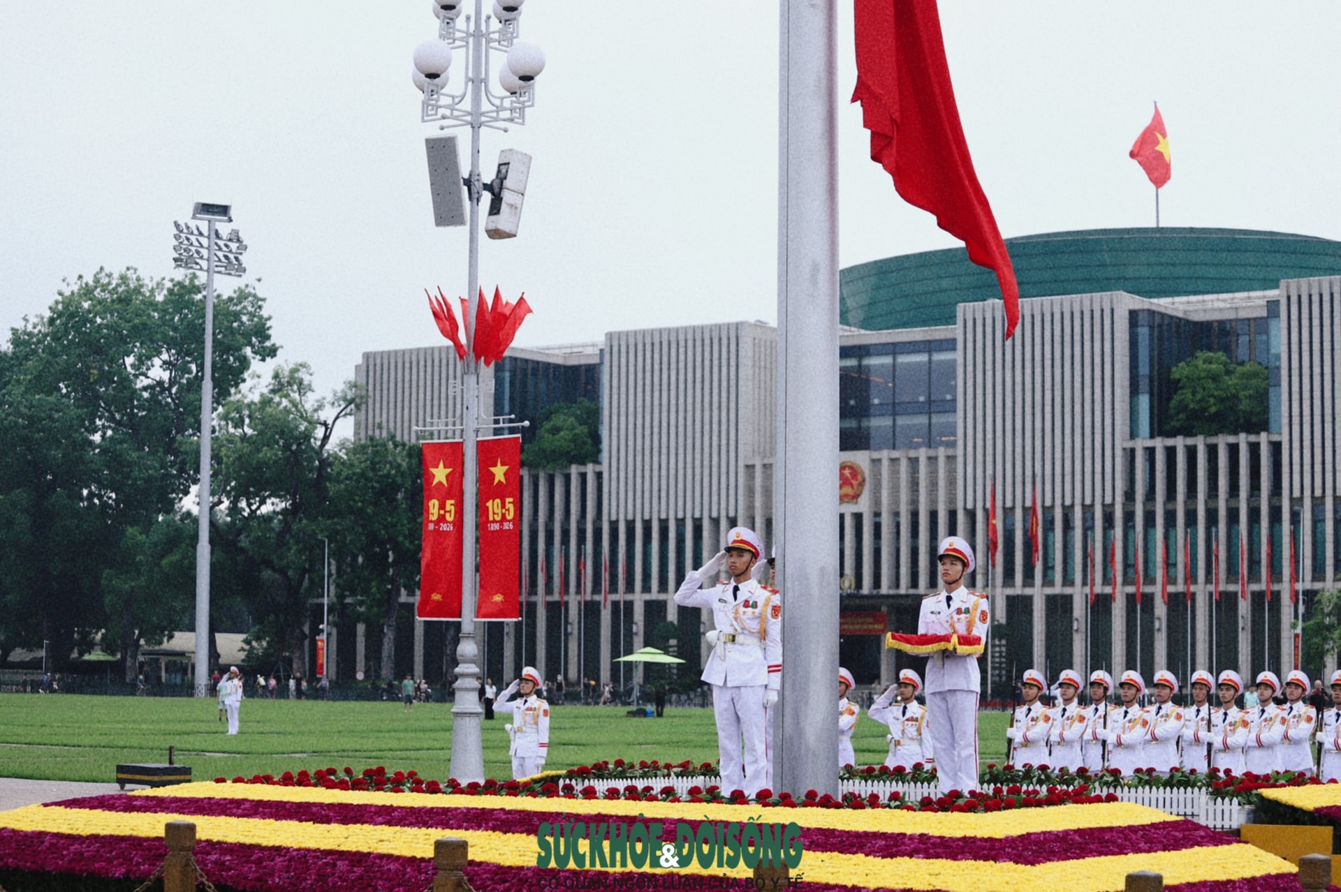 Cận cảnh lễ thượng cờ tại Lăng Bác những ngày tháng 5 lịch sử- Ảnh 12.