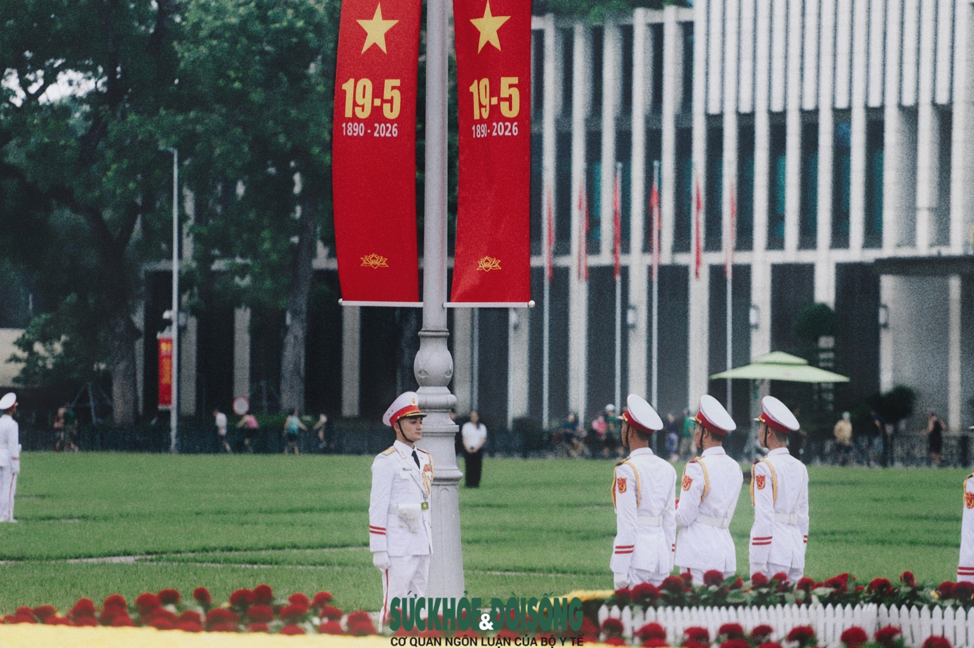 Cận cảnh lễ thượng cờ tại Lăng Bác những ngày tháng 5 lịch sử- Ảnh 15.