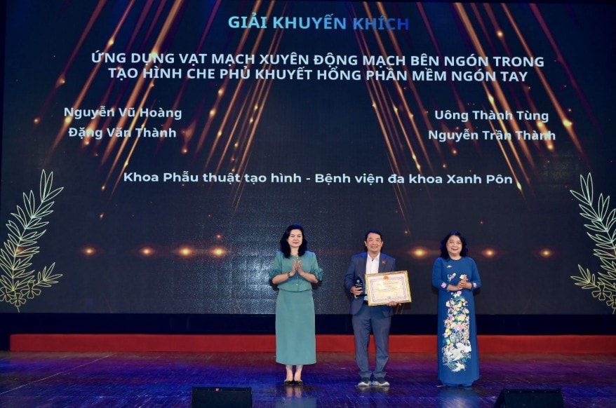 20 năm khoa Phẫu thuật tạo hình, Bệnh viện Xanh Pôn: Chữa lành khuyết hổng, rẽ hướng hàng vạn cuộc đời khiếm khuyết- Ảnh 2. 20 năm khoa Phẫu thuật tạo hình, Bệnh viện Xanh Pôn: Chữa lành khuyết hổng, rẽ hướng hàng vạn cuộc đời khiếm khuyết- Ảnh 2.