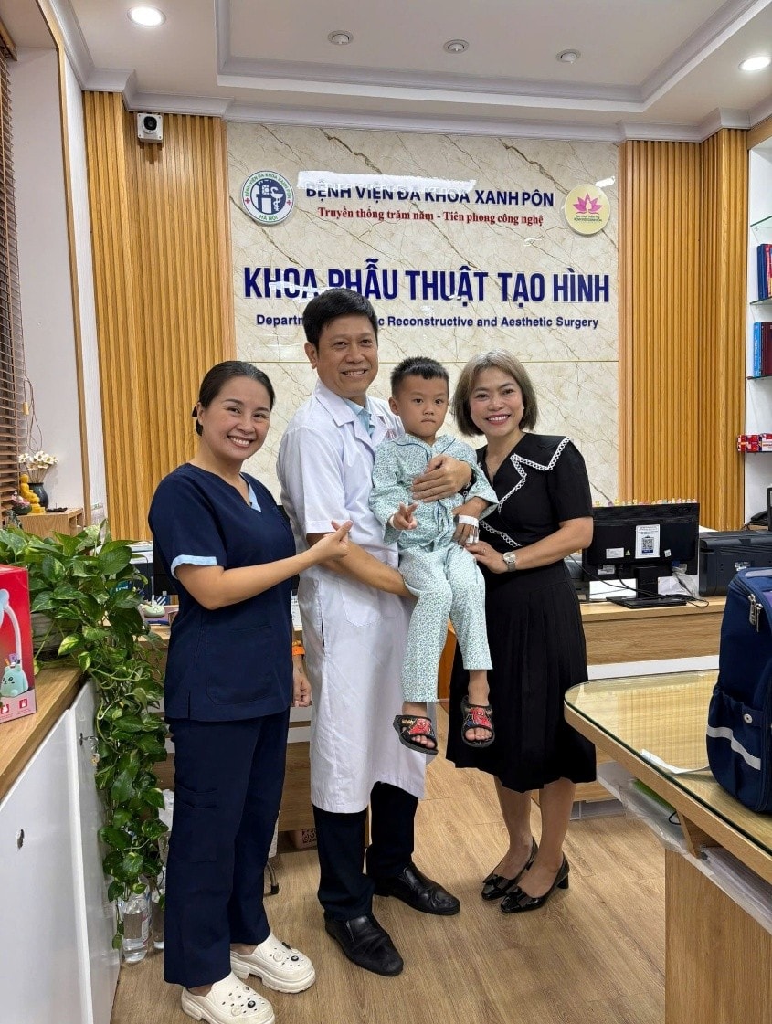 20 năm khoa Phẫu thuật tạo hình, Bệnh viện Xanh Pôn: Chữa lành khuyết hổng, rẽ hướng hàng vạn cuộc đời khiếm khuyết- Ảnh 5. 20 năm khoa Phẫu thuật tạo hình, Bệnh viện Xanh Pôn: Chữa lành khuyết hổng, rẽ hướng hàng vạn cuộc đời khiếm khuyết- Ảnh 5.