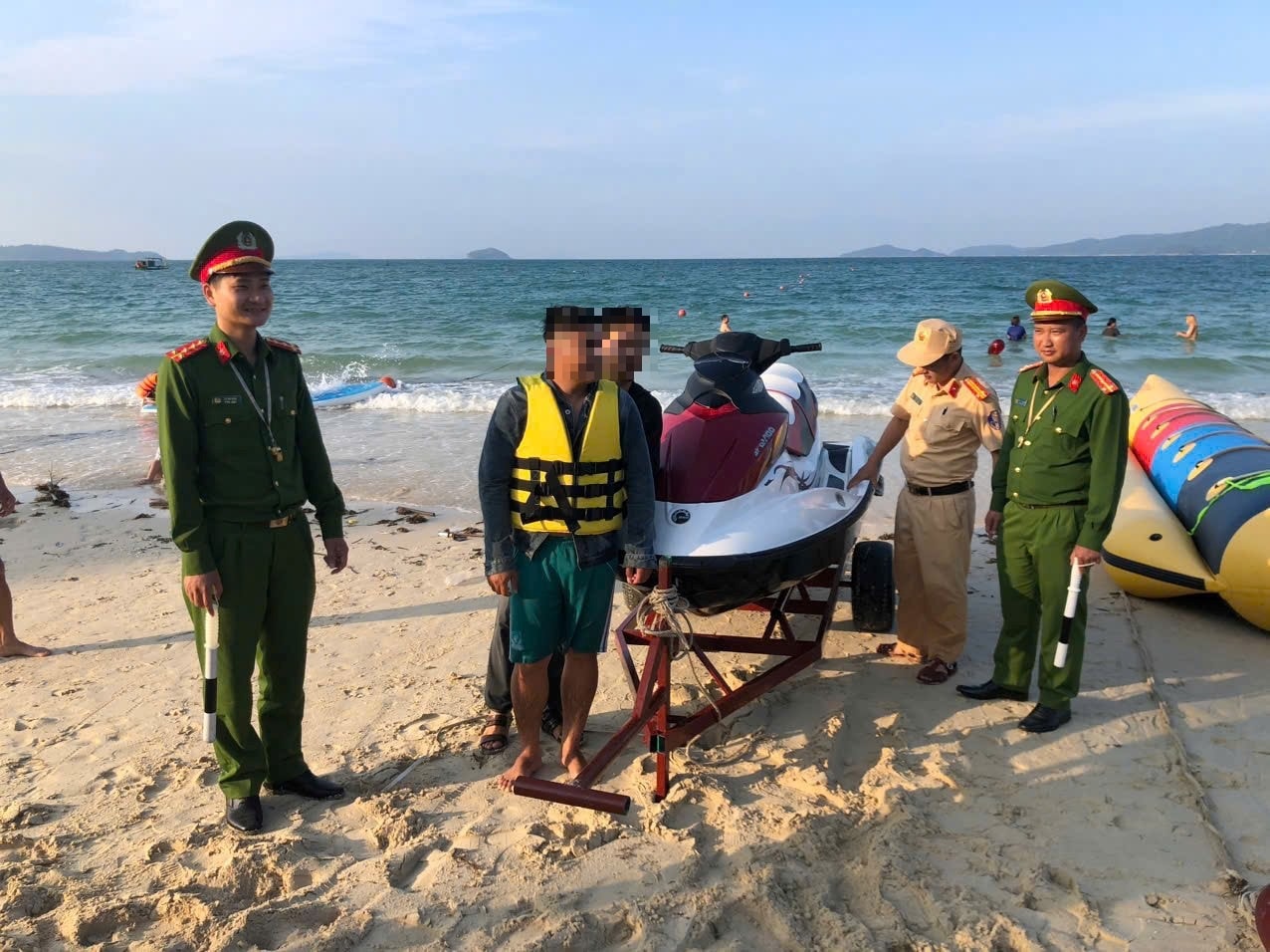 Xử phạt hàng loạt phương tiện mô tô nước vi phạm- Ảnh 2.