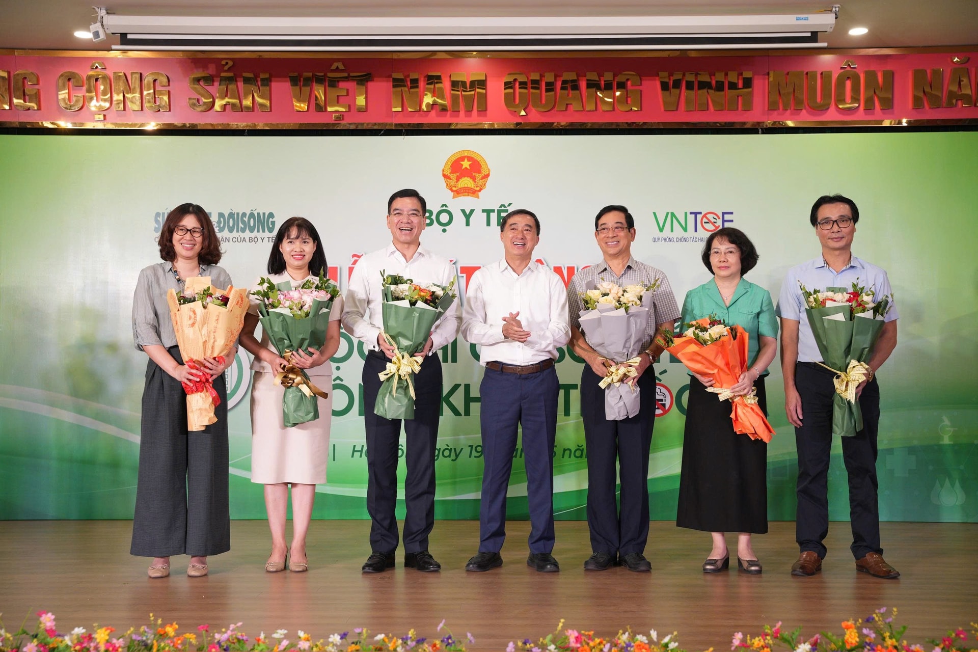 Thứ trưởng Trần Văn Thuấn: Xây dựng cơ sở y tế không khói thuốc không phải phong trào nhất thời, càng không thể dừng lại ở khẩu hiệu- Ảnh 3. Thứ trưởng Trần Văn Thuấn: Xây dựng cơ sở y tế không khói thuốc không phải phong trào nhất thời, càng không thể dừng lại ở khẩu hiệu- Ảnh 3.