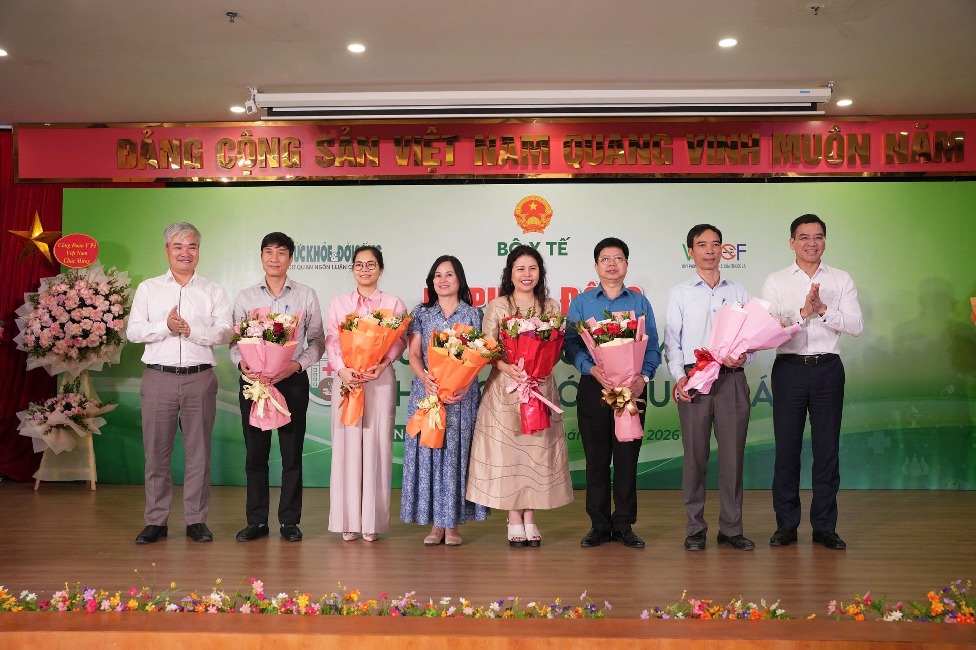 Thứ trưởng Trần Văn Thuấn: Xây dựng cơ sở y tế không khói thuốc không phải phong trào nhất thời, càng không thể dừng lại ở khẩu hiệu- Ảnh 4. Thứ trưởng Trần Văn Thuấn: Xây dựng cơ sở y tế không khói thuốc không phải phong trào nhất thời, càng không thể dừng lại ở khẩu hiệu- Ảnh 4.