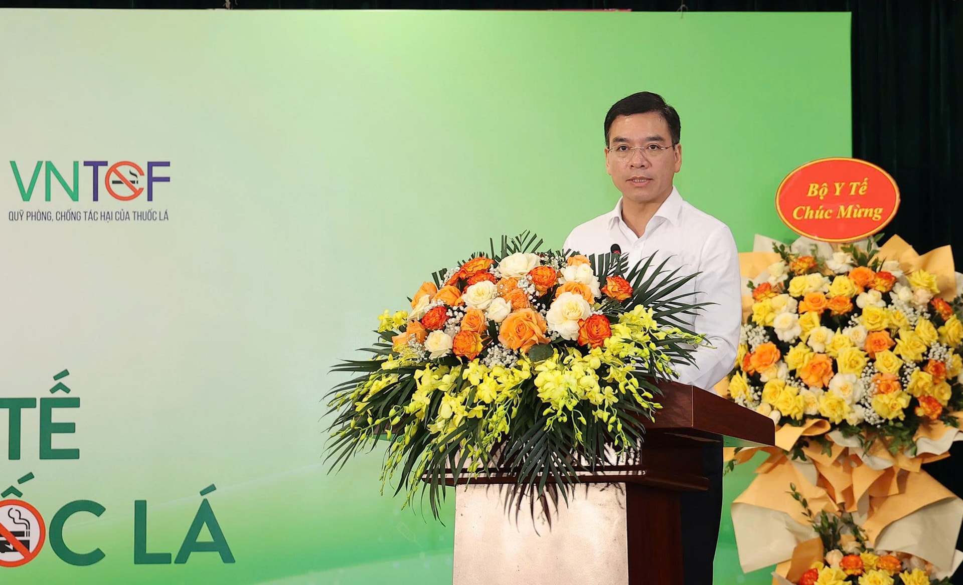 Việc xây dựng cơ sở y tế không khói thuốc phải thực chất, không chỉ dừng ở khẩu hiệu...- Ảnh 1.