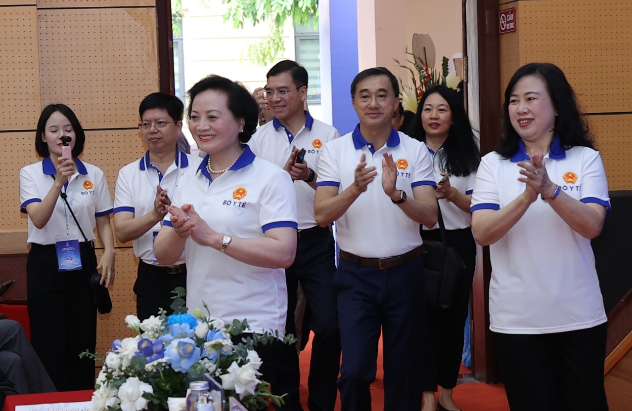 Bộ trưởng Đào Hồng Lan: “Cho đi là còn mãi” - hồi sinh những cuộc đời - Ảnh 1. Bộ trưởng Đào Hồng Lan: “Cho đi là còn mãi” - hồi sinh những cuộc đời - Ảnh 1.