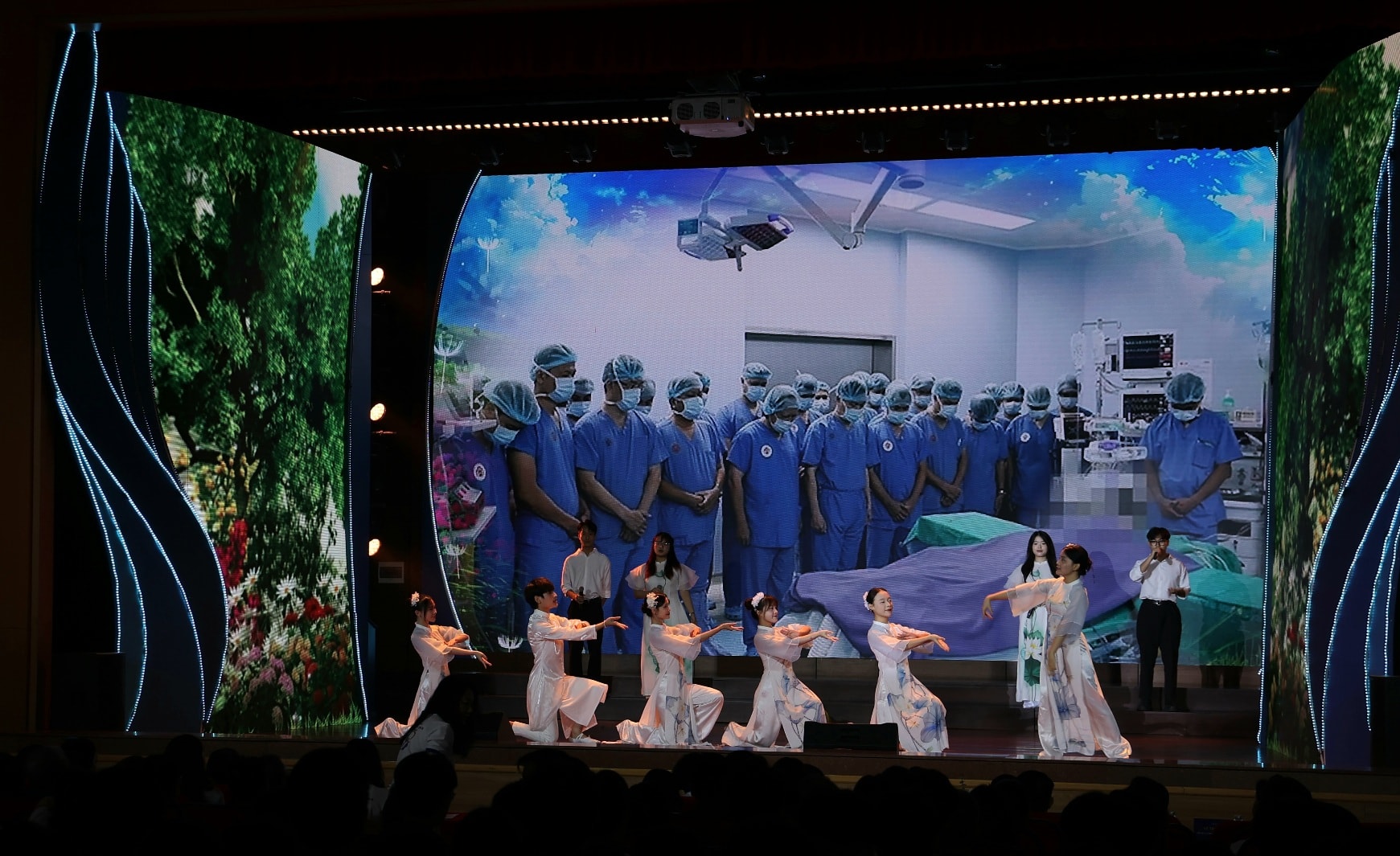 Bộ trưởng Đào Hồng Lan: “Cho đi là còn mãi” - hồi sinh những cuộc đời - Ảnh 4. Bộ trưởng Đào Hồng Lan: “Cho đi là còn mãi” - hồi sinh những cuộc đời - Ảnh 4.
