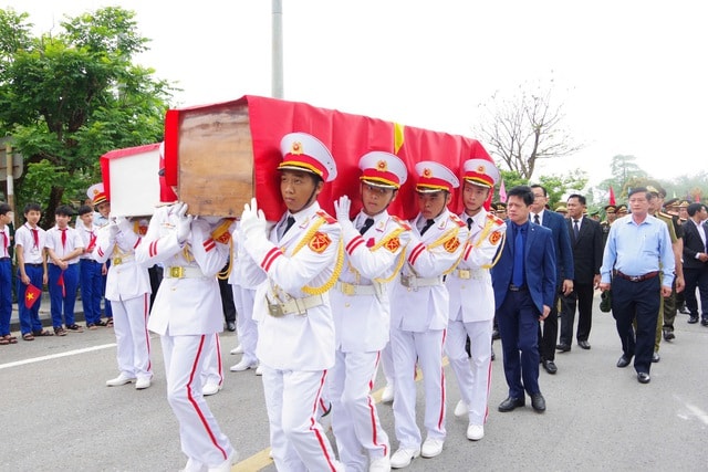 Đất mẹ đón 28 hài cốt liệt sĩ hy sinh tại chiến trường Lào trở về- Ảnh 2. Đất mẹ đón 28 hài cốt liệt sĩ hy sinh tại chiến trường Lào trở về- Ảnh 2.