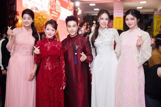 CEO Huyền Trang đồng hành cùng Sen Vàng trong chuỗi hoạt động thiện nguyện trao yêu thương- Ảnh 1. CEO Huyền Trang đồng hành cùng Sen Vàng trong chuỗi hoạt động thiện nguyện trao yêu thương- Ảnh 1.